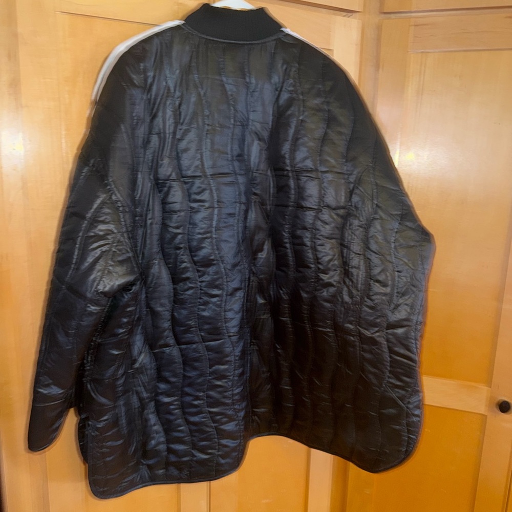Adidas originals Women's Black Quilted Jacket. One size - Picture 5 of 7